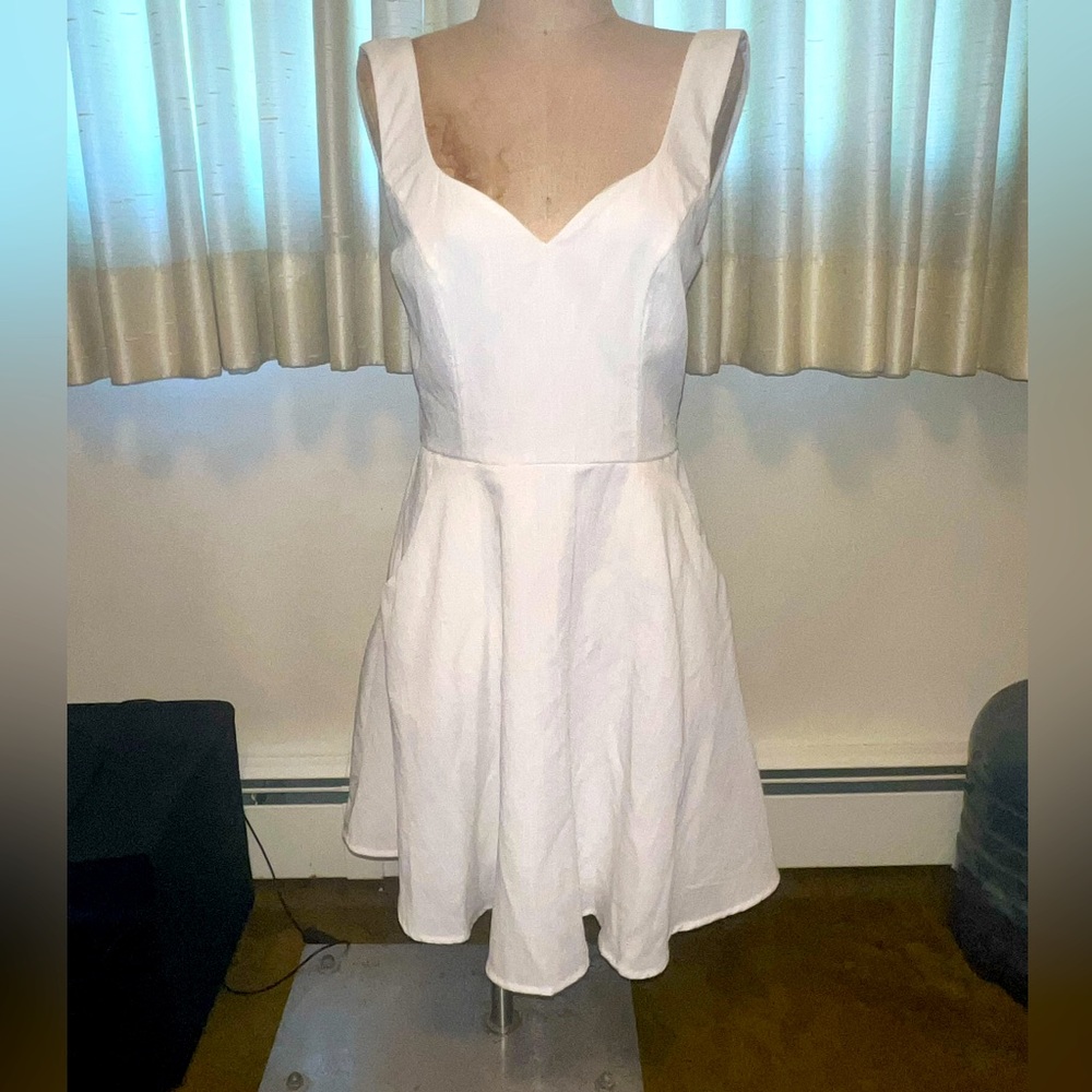 Women’s White Dress